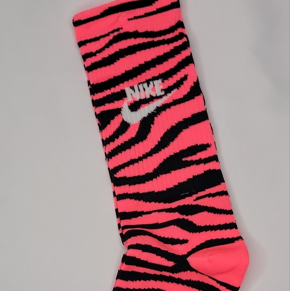 NIKE---Nice set of 3 pair of Nike socks - Picture 5 of 5